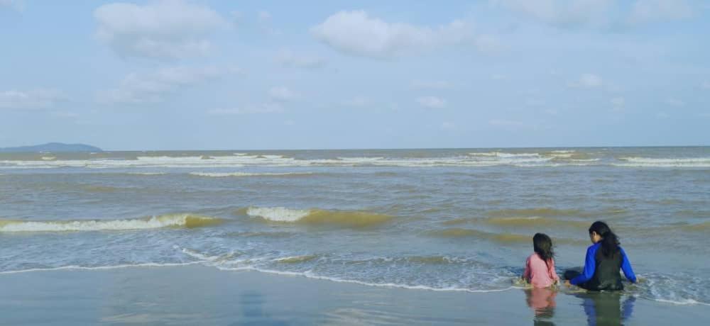 Timurbay Seafront Holiday Pool & Seaview Kuantan Buitenkant foto