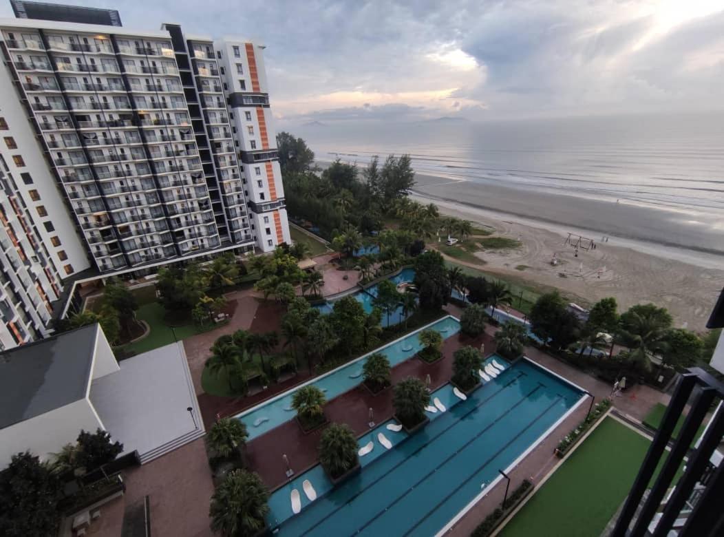 Timurbay Seafront Holiday Pool & Seaview Kuantan Buitenkant foto